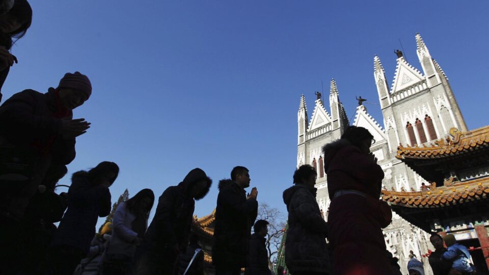 Relatório expõe como a China está reestruturando as instituições para suprimir a liberdade religiosa