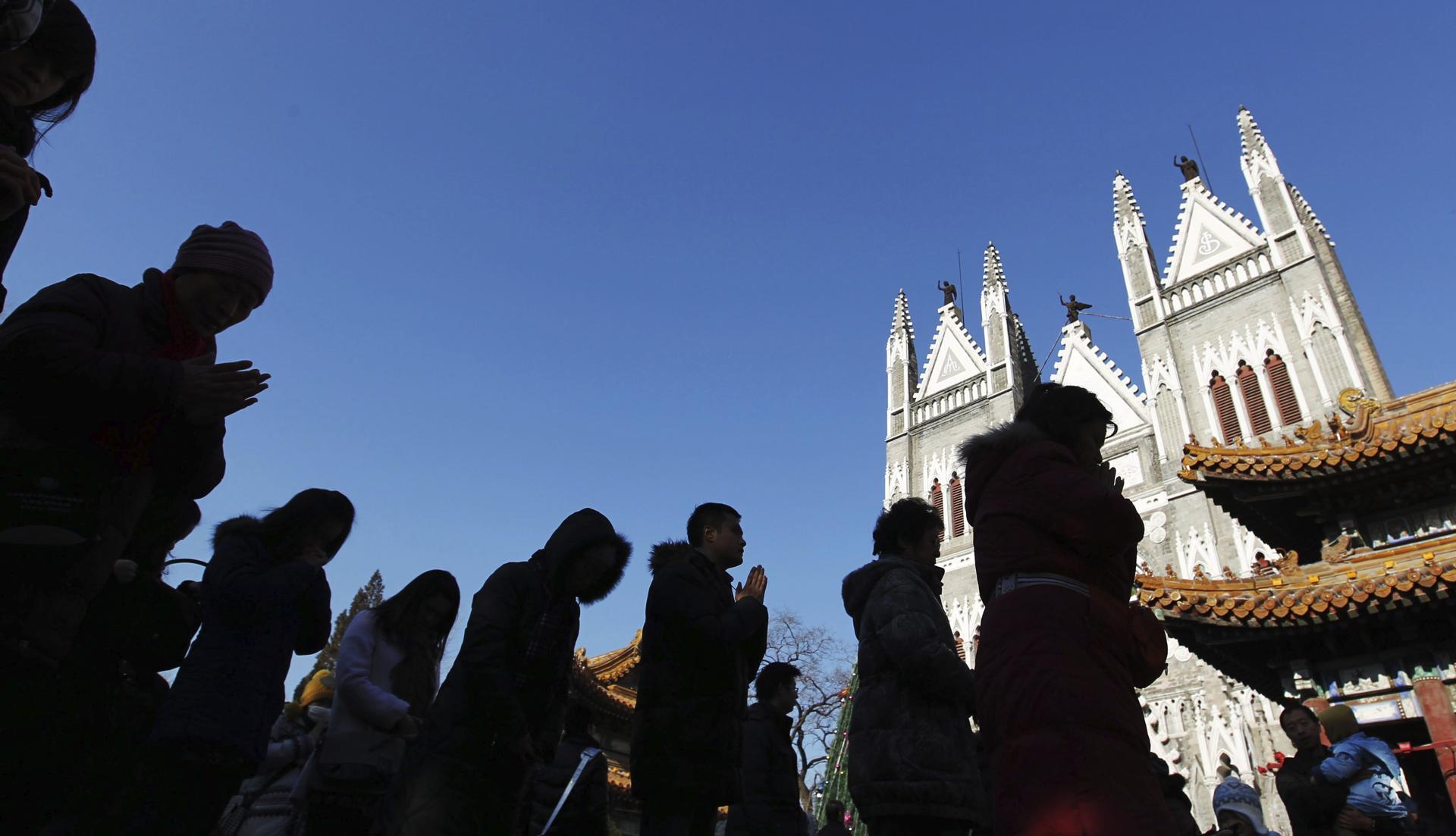 como a China está apertando o cerco contra cristãos