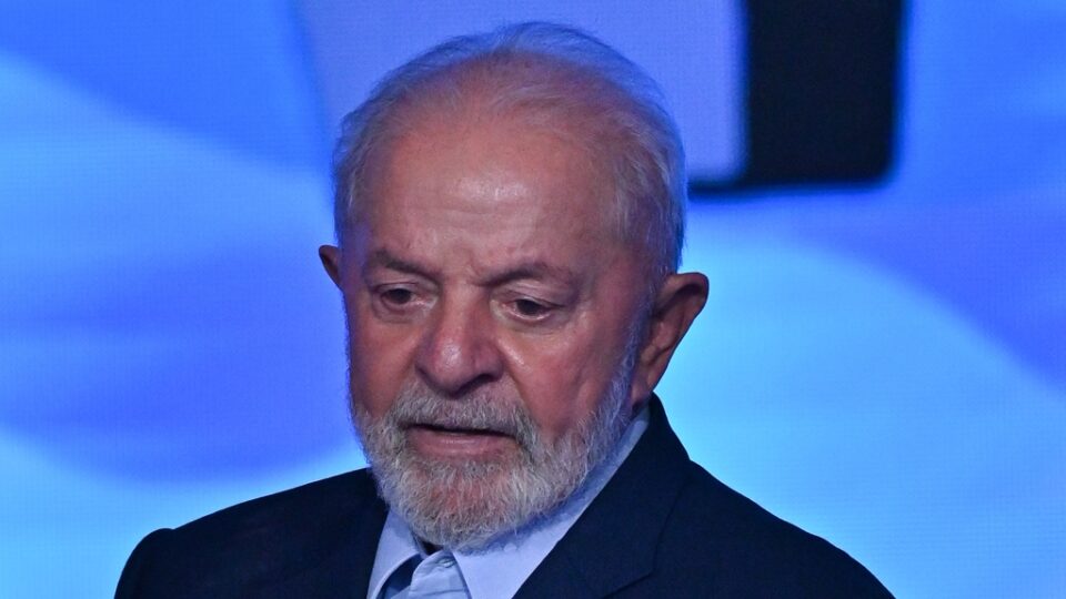 Lula passa por cirurgia de catarata “sem intercorrências” e retorna ao trabalho na segunda