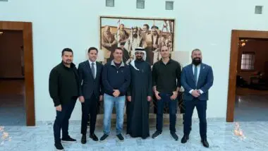 Flávio e Eduardo Bolsonaro foram convidados para um jantar privado no palácio do príncipe Sheikh Khaled bin Hamad Al Khalifa