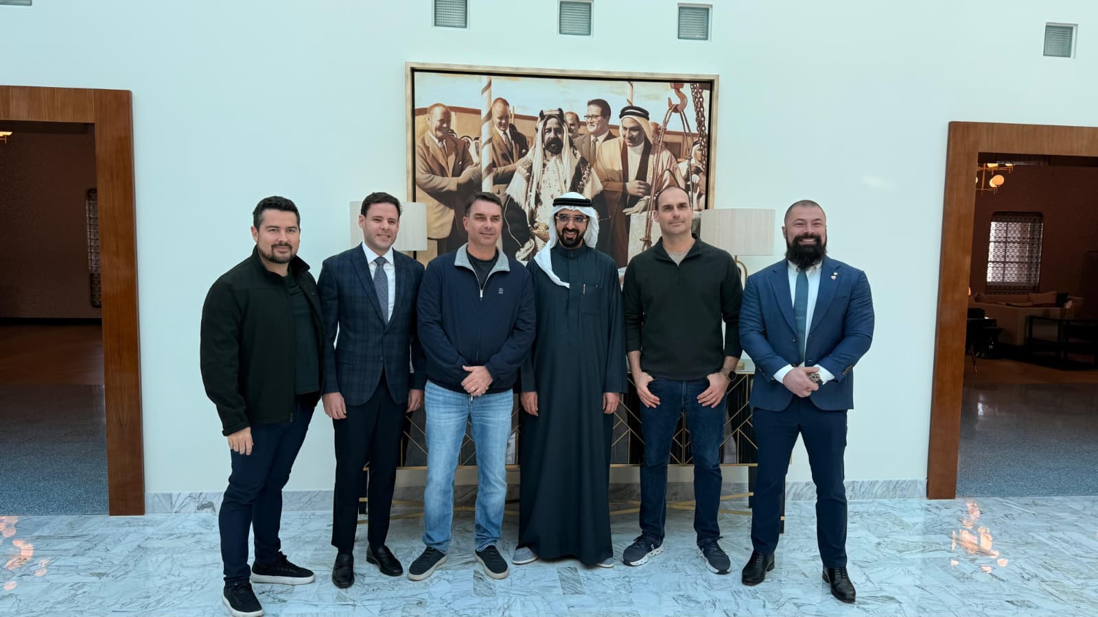 Flávio Bolsonaro visita o Bahrein e defende parceria com países islâmicos