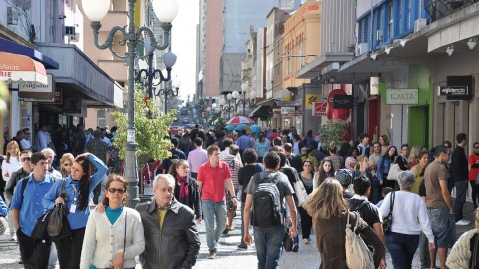 Comércio e serviços concentram 85,7% das novas vagas em Santa Catarina