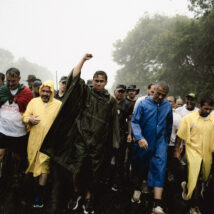 Nikolas Ferreira durante caminhada até Brasília.