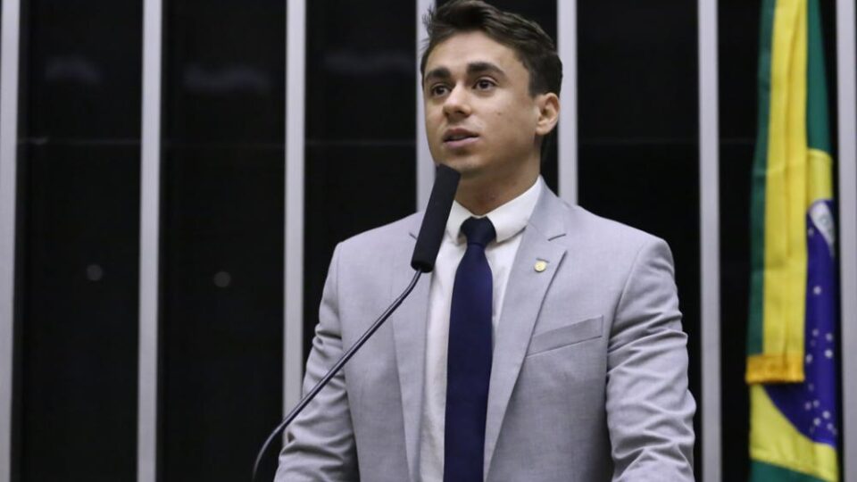 Moraes autoriza visita de Nikolas a Bolsonaro