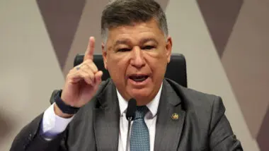 Presidente da CPMI do INSS pede audiência com Toffoli para ter acesso a dados de Vorcaro