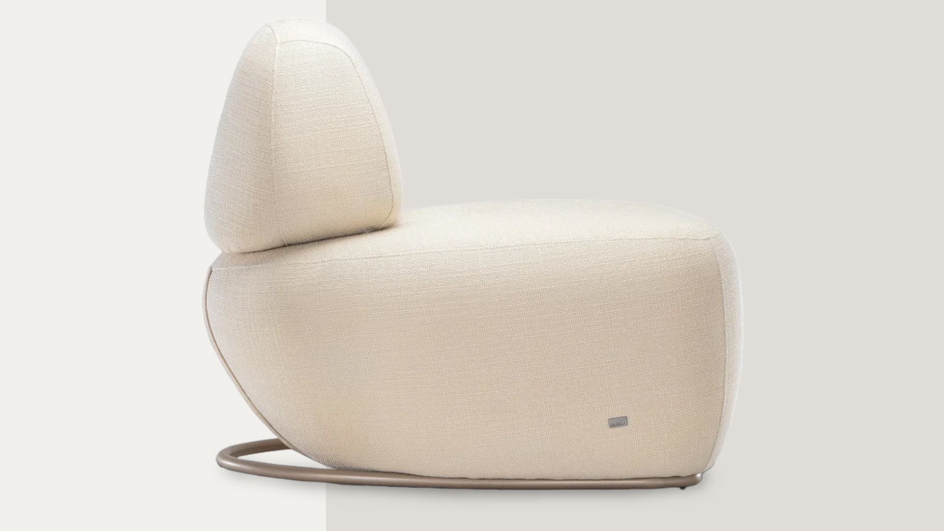 Na UUSI, o mobiliário nasce do tempo, da autoria e da matéria-prima.
Cada peça é resultado de um processo reservado, curatorial e preciso — onde design brasileiro, madeira nobre e exclusividade constroem valor que atravessa gerações.