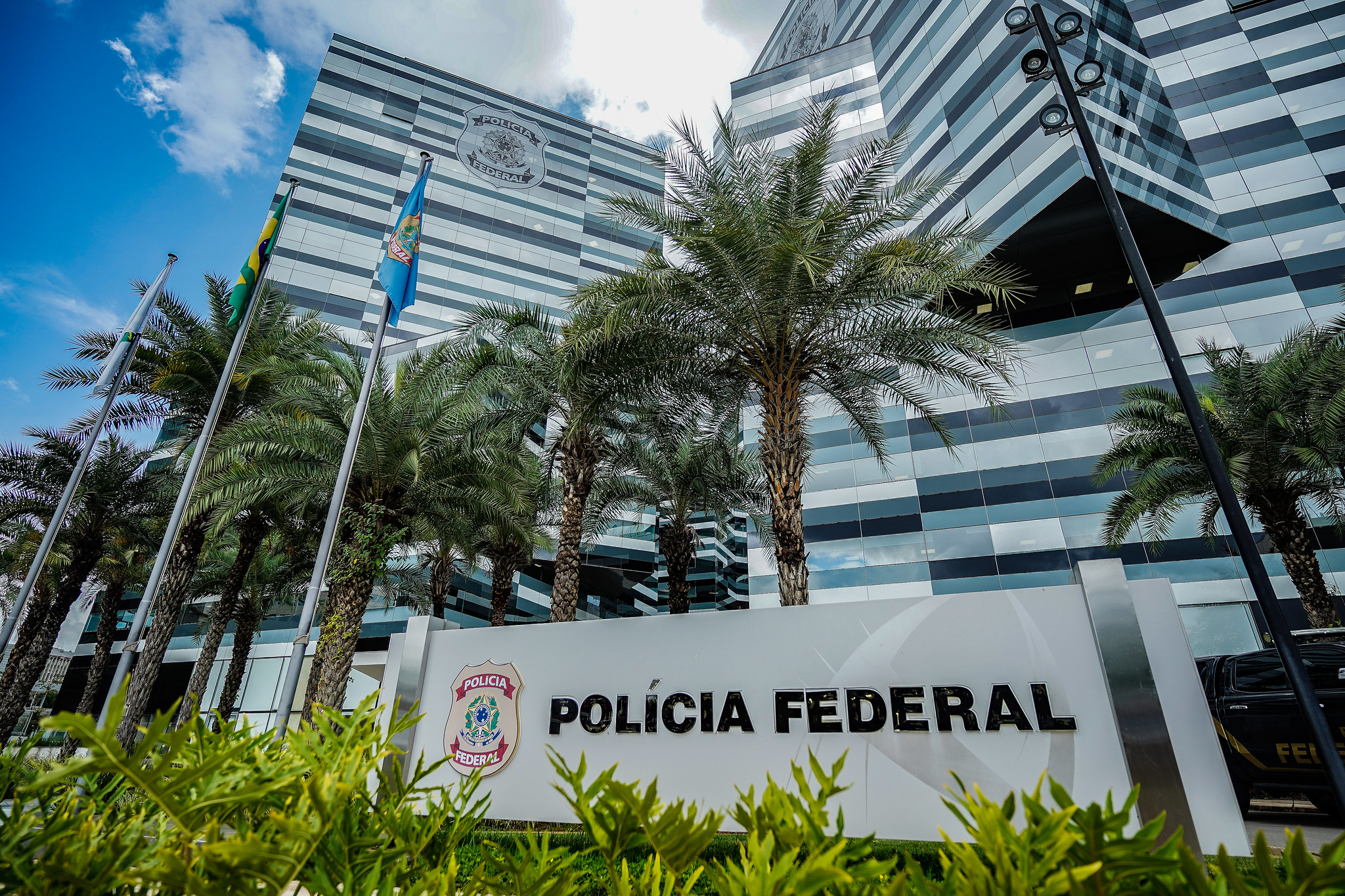 Associação de delegados da PF alerta para sobrecarga de atribuições e defende criação de fundo com recursos confiscados do crime.