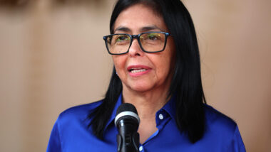 A chavista encarregada de suceder Maduro na Venezuela, Delcy Rodríguez, deve comparecer de forma remota no evento com Trump nesta quarta-feira (25) Imagem referente a matéria