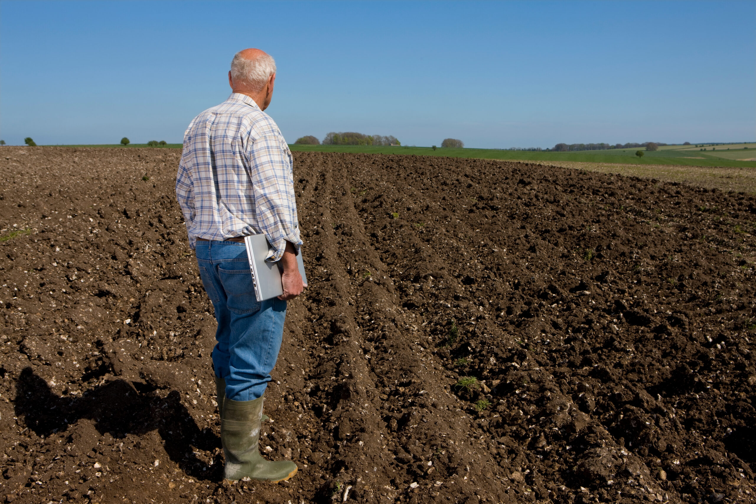 Desenrola Rural cria novas possibilidades legais para produtores renegociarem dívidas e retomarem o acesso ao crédito.