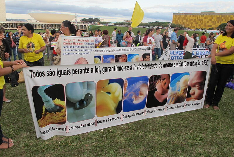 68% dos brasileiros rejeitam liberação do aborto, mostra PoderData