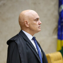 Moraes é irmão de um tabelião de Santos (SP).