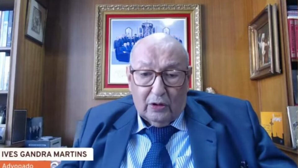 Ives Gandra defende código de conduta no STF e fim de sessões virtuais