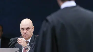 Desclassificação: Alexandre de Moraes, durante julgamento do núcleo 3. Relator homologou acordos de não persecução penal em relação a dois réus.
