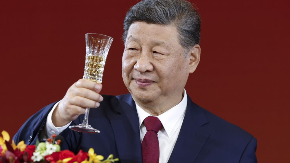 Expurgo na cúpula militar expõe o poder absoluto de Xi Jinping