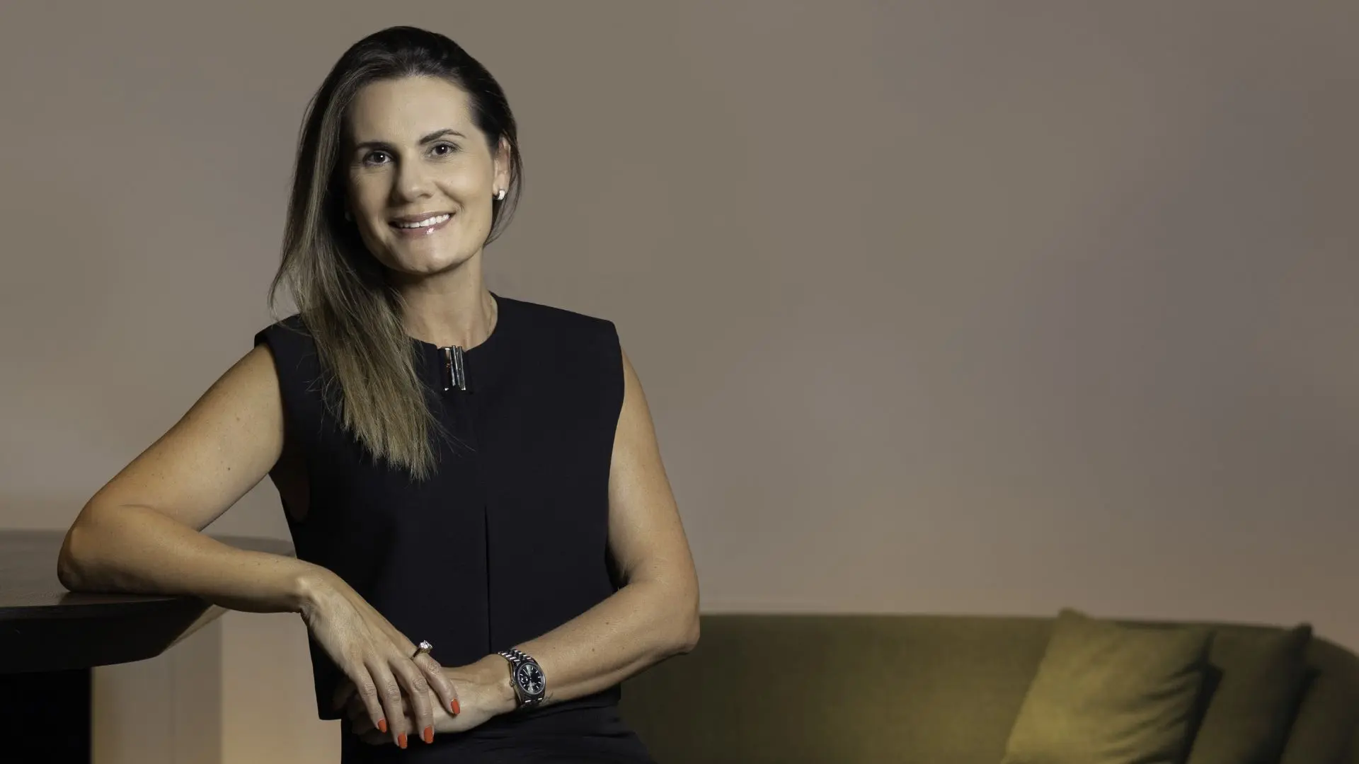 Andria Tagliari traduz o luxo em ambientes atemporais, onde estética, função e permanência caminham juntas.