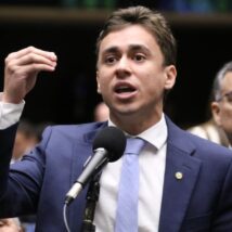 Nikolas rebate críticas de padre sobre caminhada até Brasília Nikolas rebate críticas de padre sobre caminhada até Brasília