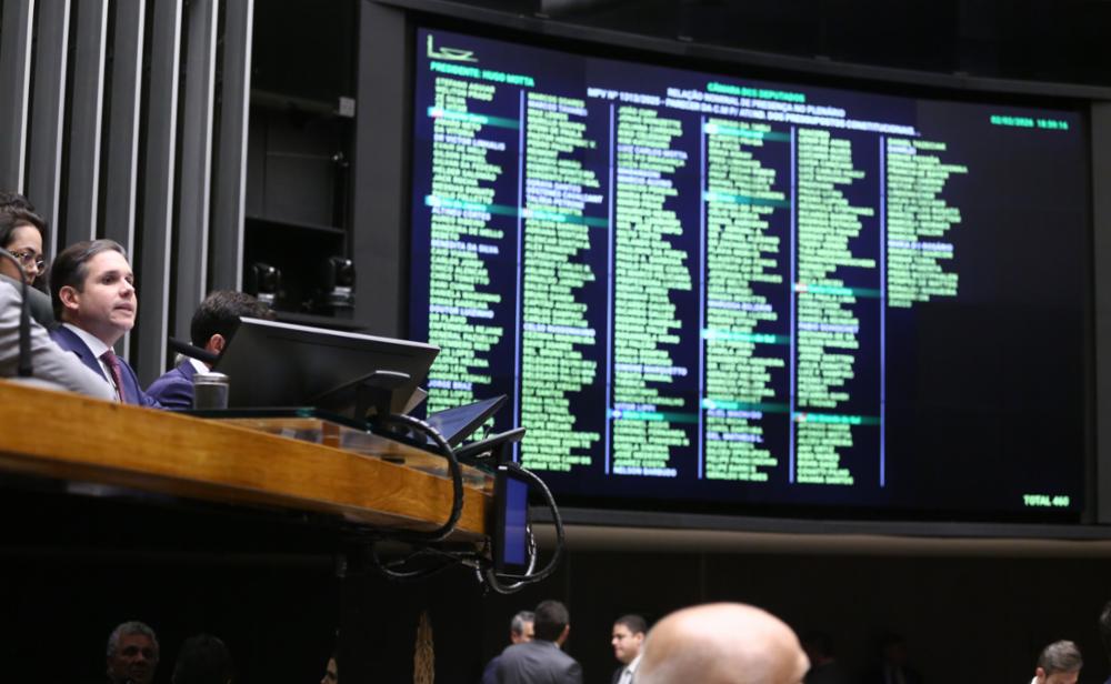 Câmara aprova MP que cria o programa Gás do Povo por 415 votos a favor, 29 contra e duas abstenções. Veja como votou cada deputado.