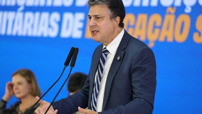 PT pode ceder Senado em alguns estados em troca de apoio, diz Camilo Santana