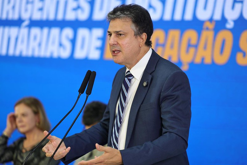 Camilo Santana, ministro da Educação.
