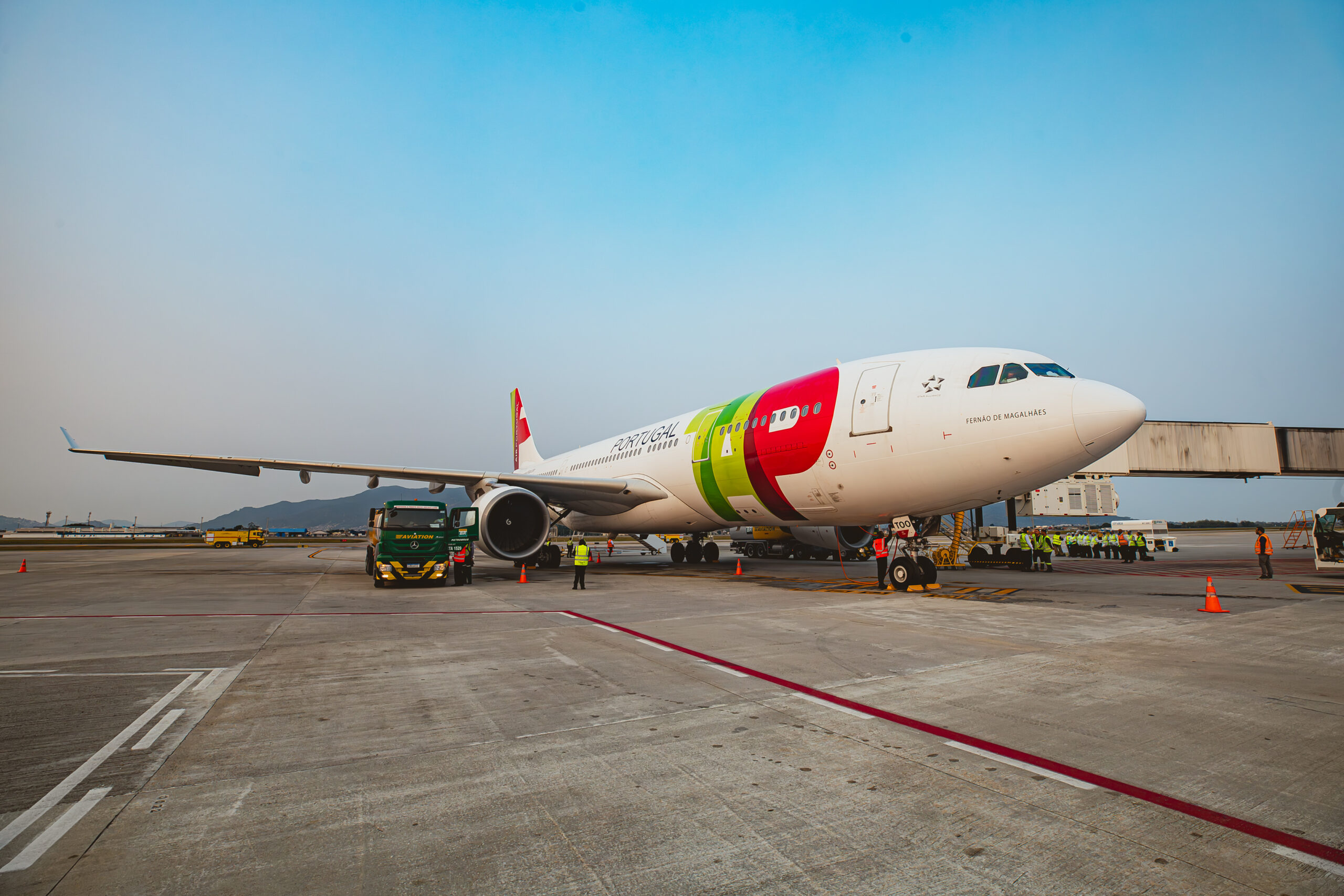 Linha entre Santa Catarina e Portugal já transportou 100 mil pessoas.