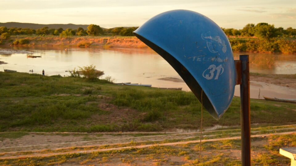 O que o Brasil perde (e ganha) com o fim dos orelhões
