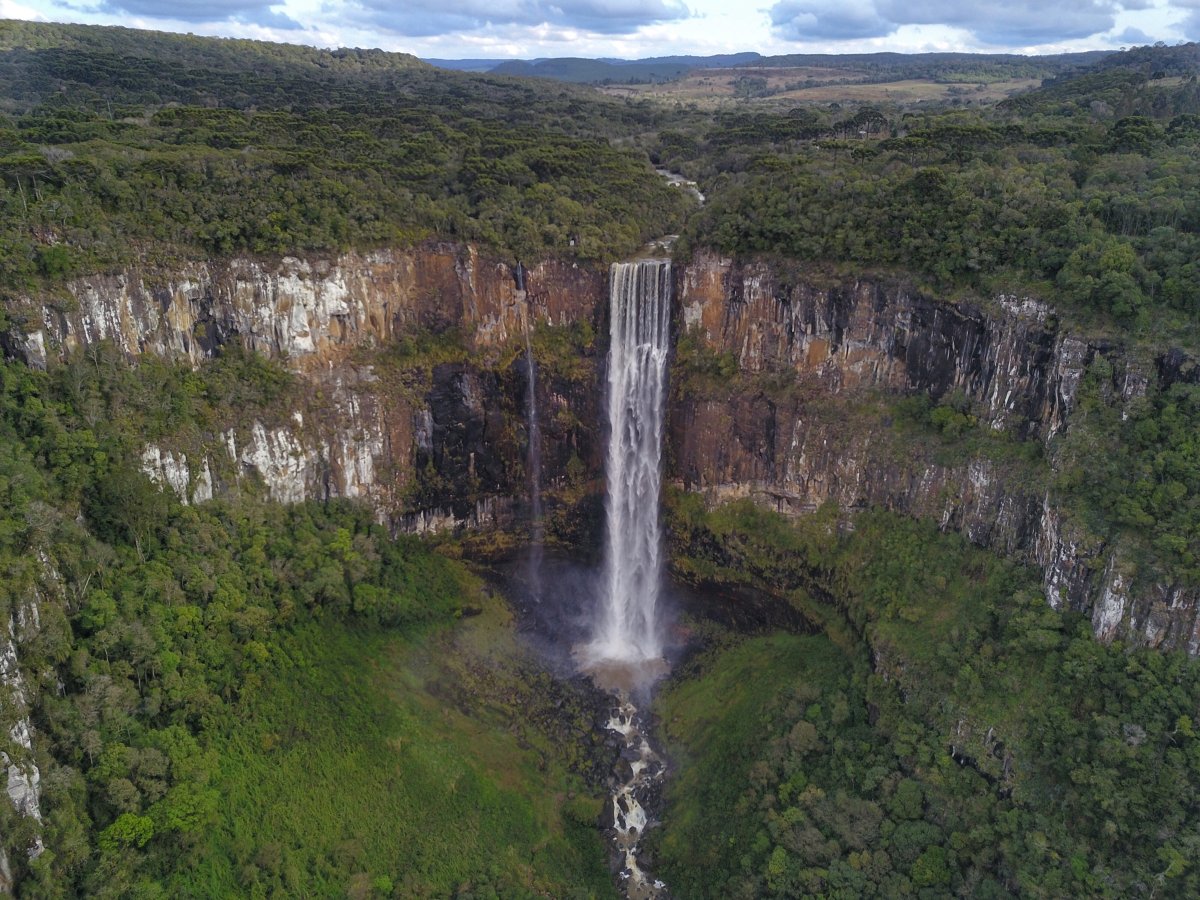 Salto São Francisco tem 196 metros de altura.