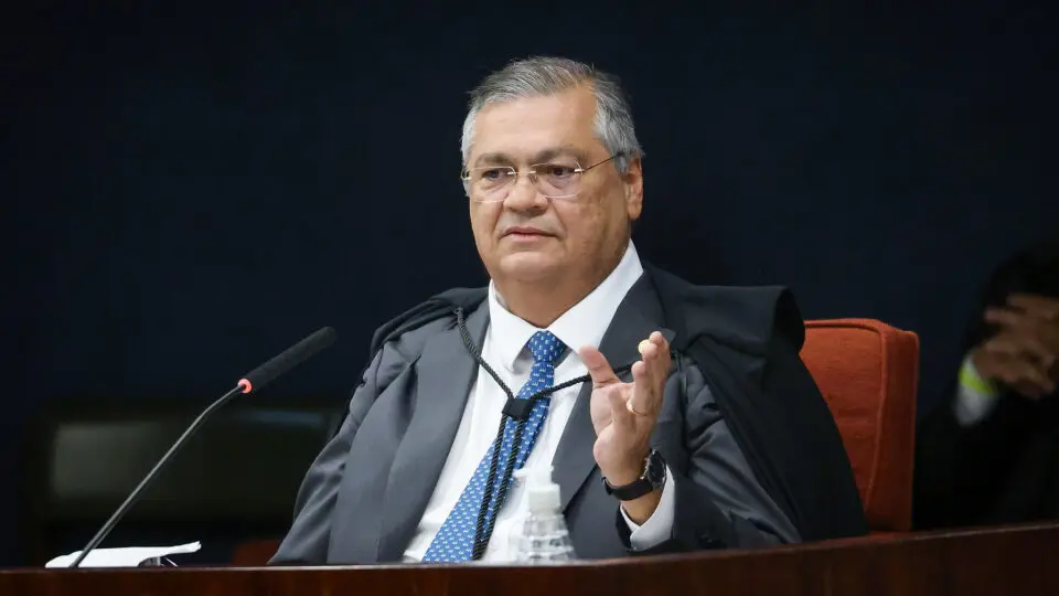 Dino arquiva parte de investigação contra senador flagrado com dinheiro na cueca