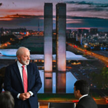 Enquanto Lula prepara sua campanha à reeleição, PT vai ao TSE pedir restrições em redes sociais.