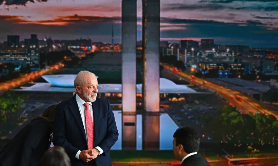 Enquanto Lula prepara sua campanha à reeleição, PT vai ao TSE pedir restrições em redes sociais.