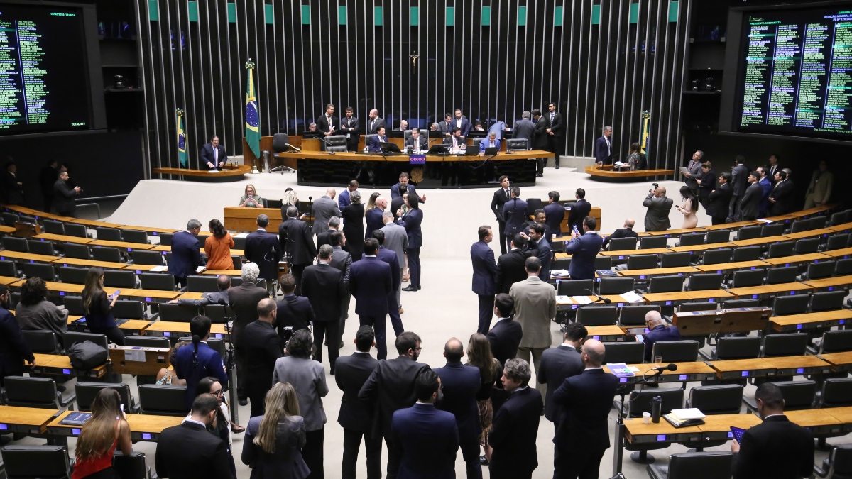 Sessão da Câmara que aprovou projetos de um acordão com o governo.