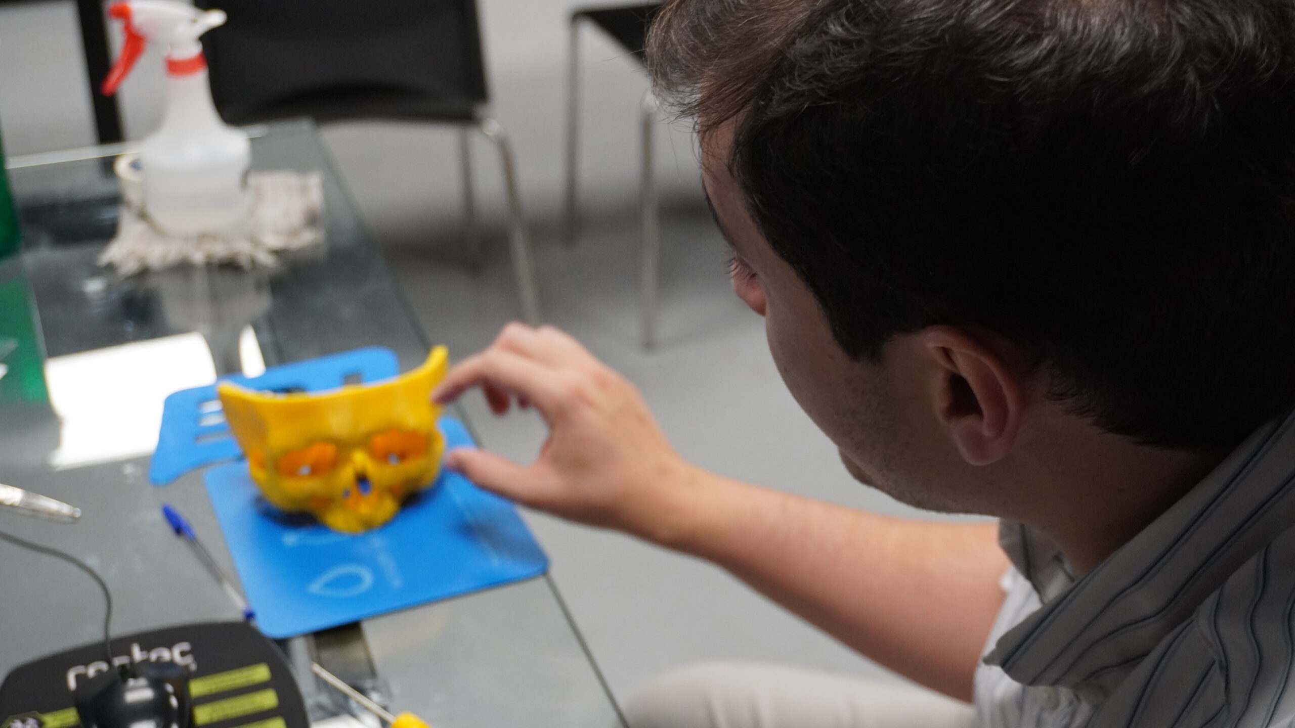 Para desenvolver as maquetes, o projeto utiliza o InVesalius, software livre criado pelo governo brasileiro para reconstrução de imagens de tomografia e ressonância magnética.