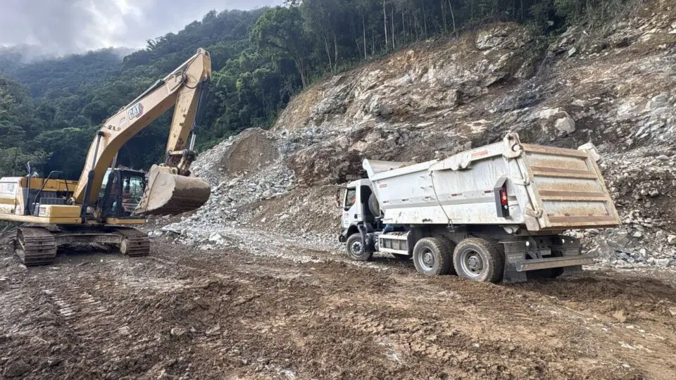 obras das áreas de escape da Serra Dona Francisca em SC