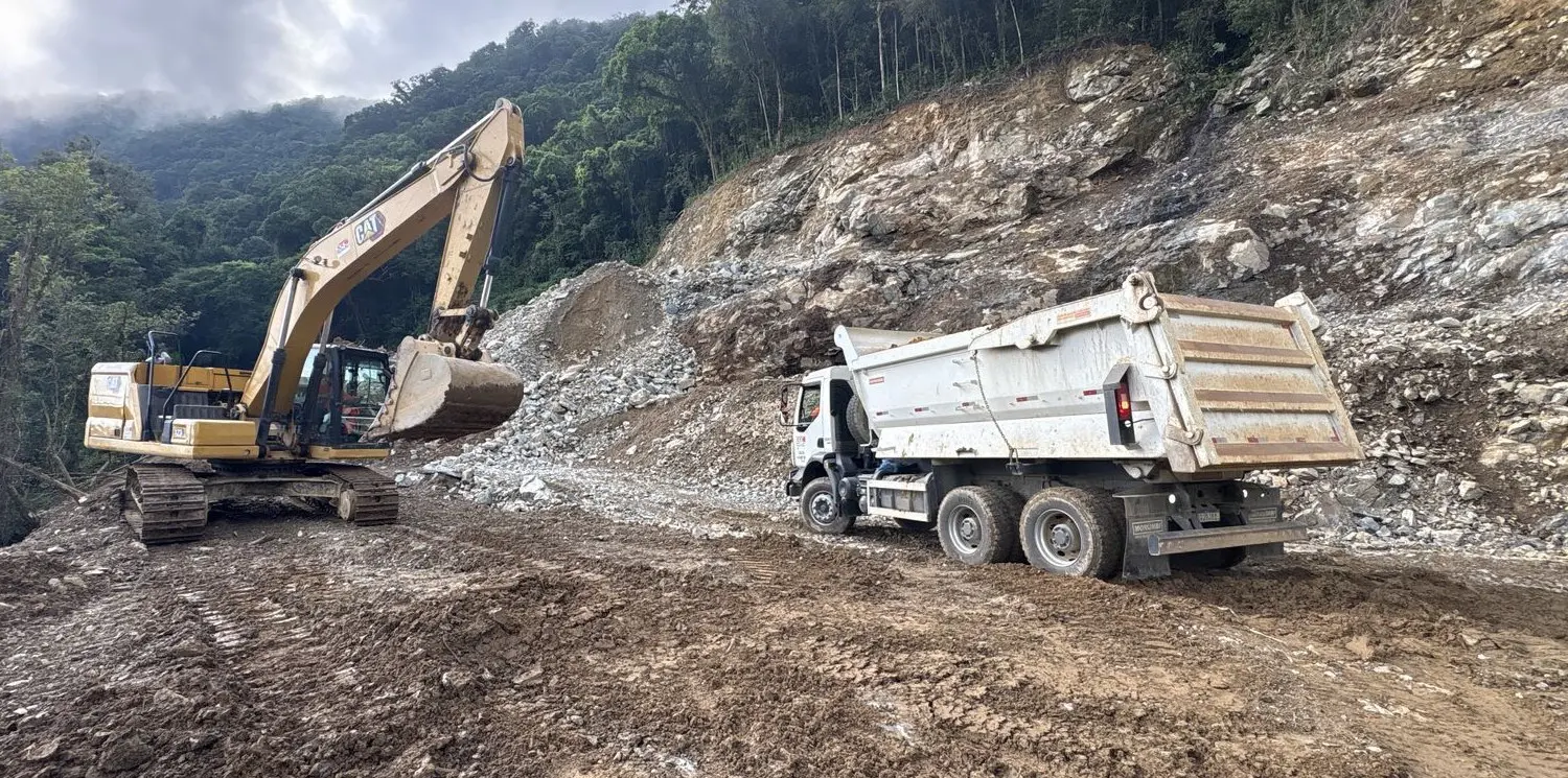 obras das áreas de escape da Serra Dona Francisca em SC