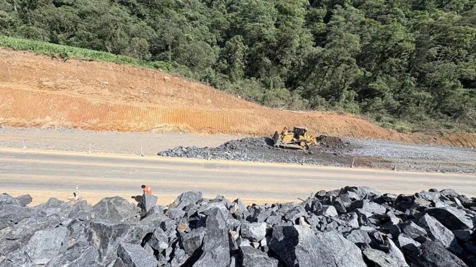 obras das áreas de escape da Serra Dona Francisca em SC