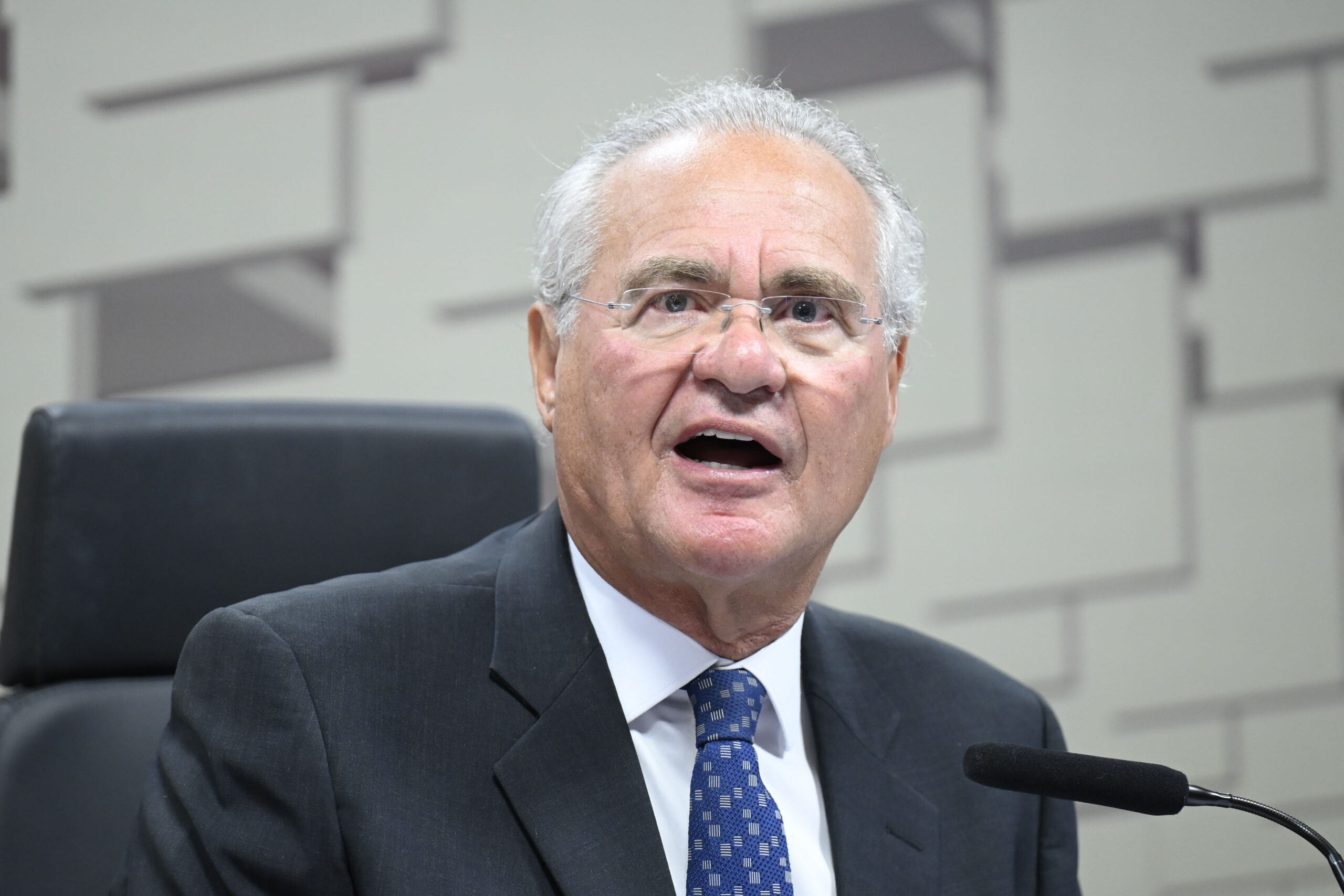 Calheiros acusa Centrão de pressionar TCU contra fiscalização do caso Master