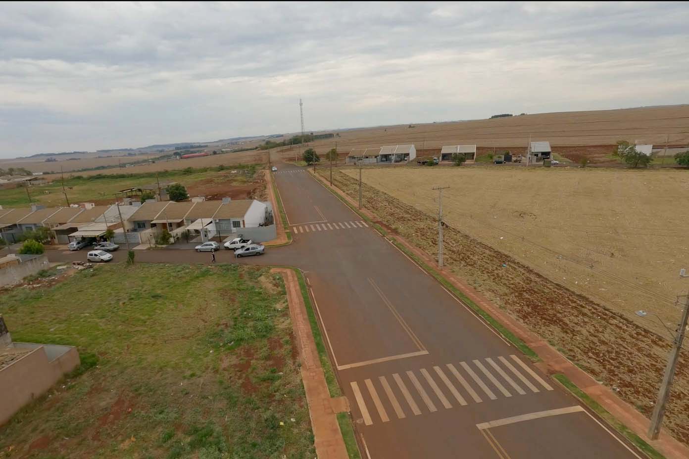 Pavimentação urbana transforma o dia a dia nos municípios paranaenses, levando mais mobilidade, qualidade de vida e valorização dos bairros por meio do programa Asfalto Novo, Vida Nova.