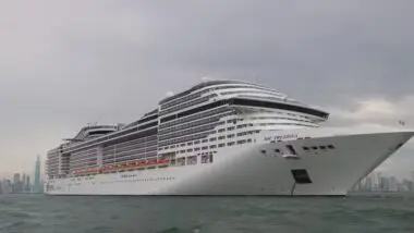 MSC Preziosa, em Balneário Camboriú, que tem primeiro píer alfandegado do Brasil