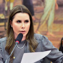 deputada federal Carol de Toni