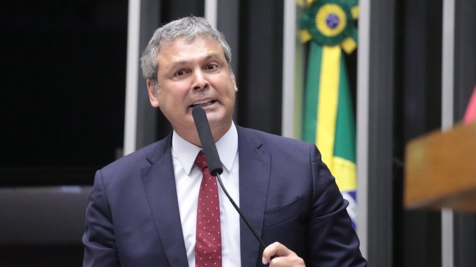 Conselho de Ética arquiva denúncia do Novo contra Lindbergh Farias