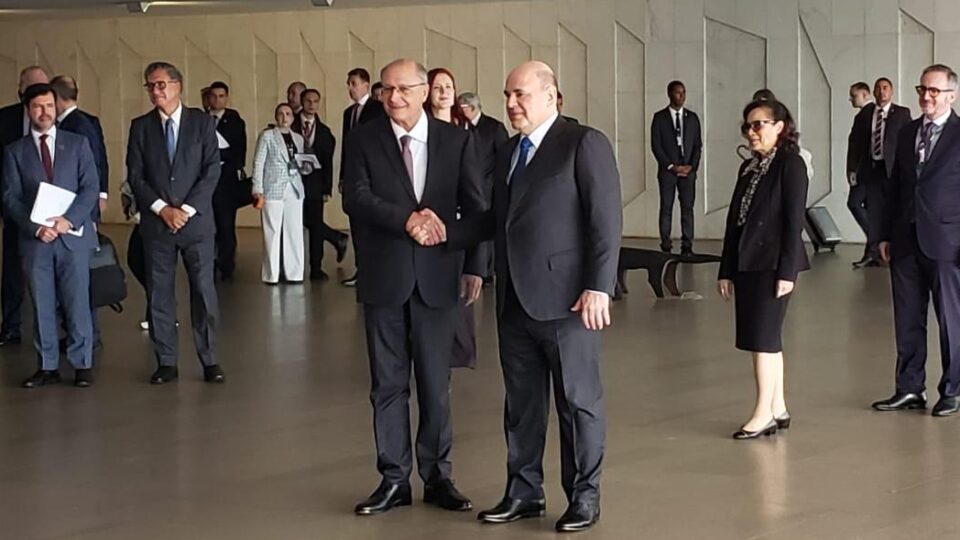 Rússia pressiona Brasil para não perder mercado de fertilizantes para a China