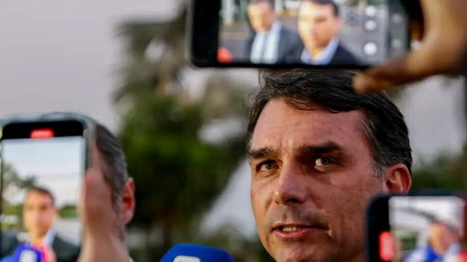 Flávio assume “herança” de Bolsonaro nas redes sociais e lidera índice de presidenciáveis