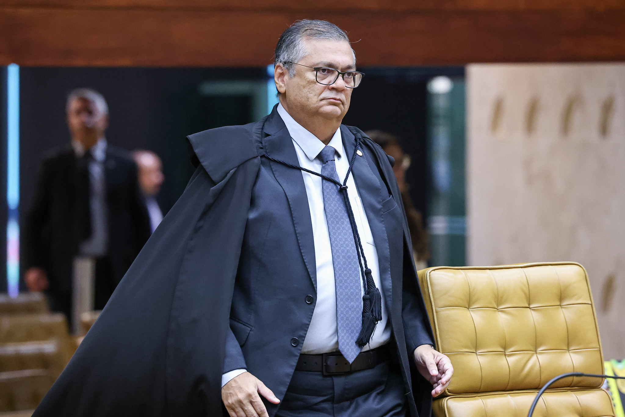 Prevaleceu o voto de Dino para manter pena maior por crimes contra honra de servidores; PP alegava cerceamento da liberdade de expressão.