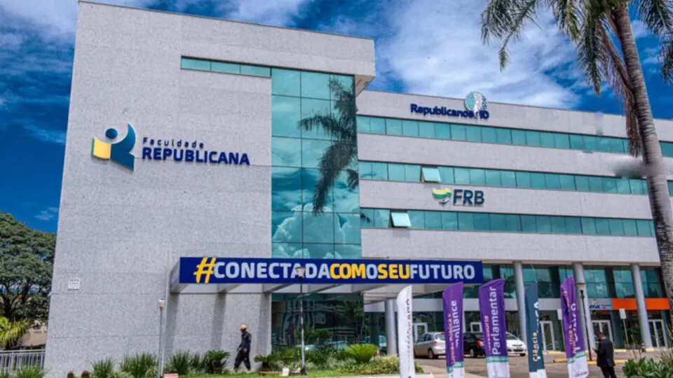 Faculdade Republicana: controlada por partido, financiada com dinheiro do TSE.