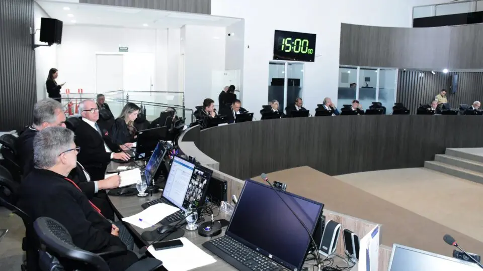 Decisão da Justiça paraibana ainda veda presença da Bíblia na Mesa Diretora.