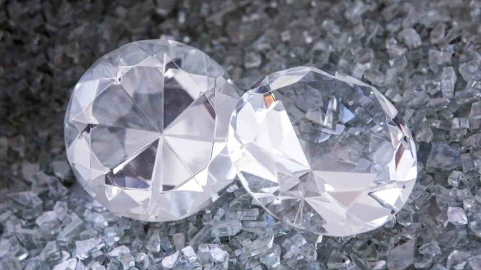 Estudos revelaram como os diamantes chegam à superfície terrestre.