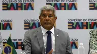 Jerônimo Rodrigues é o terceiro governador petista da Bahia. Investigações mostram elo entre gestões e o banco Master, envolvido em fraude ao sistema financeiro.
