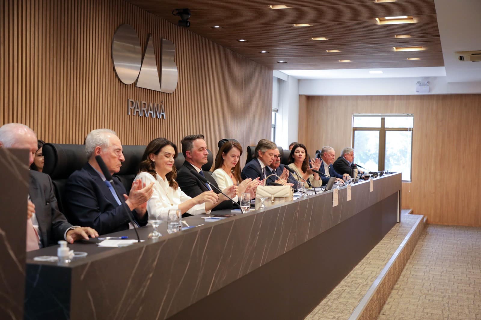 Ato na OAB-PR defende Código de Conduta como resposta à crise de confiança no Supremo.