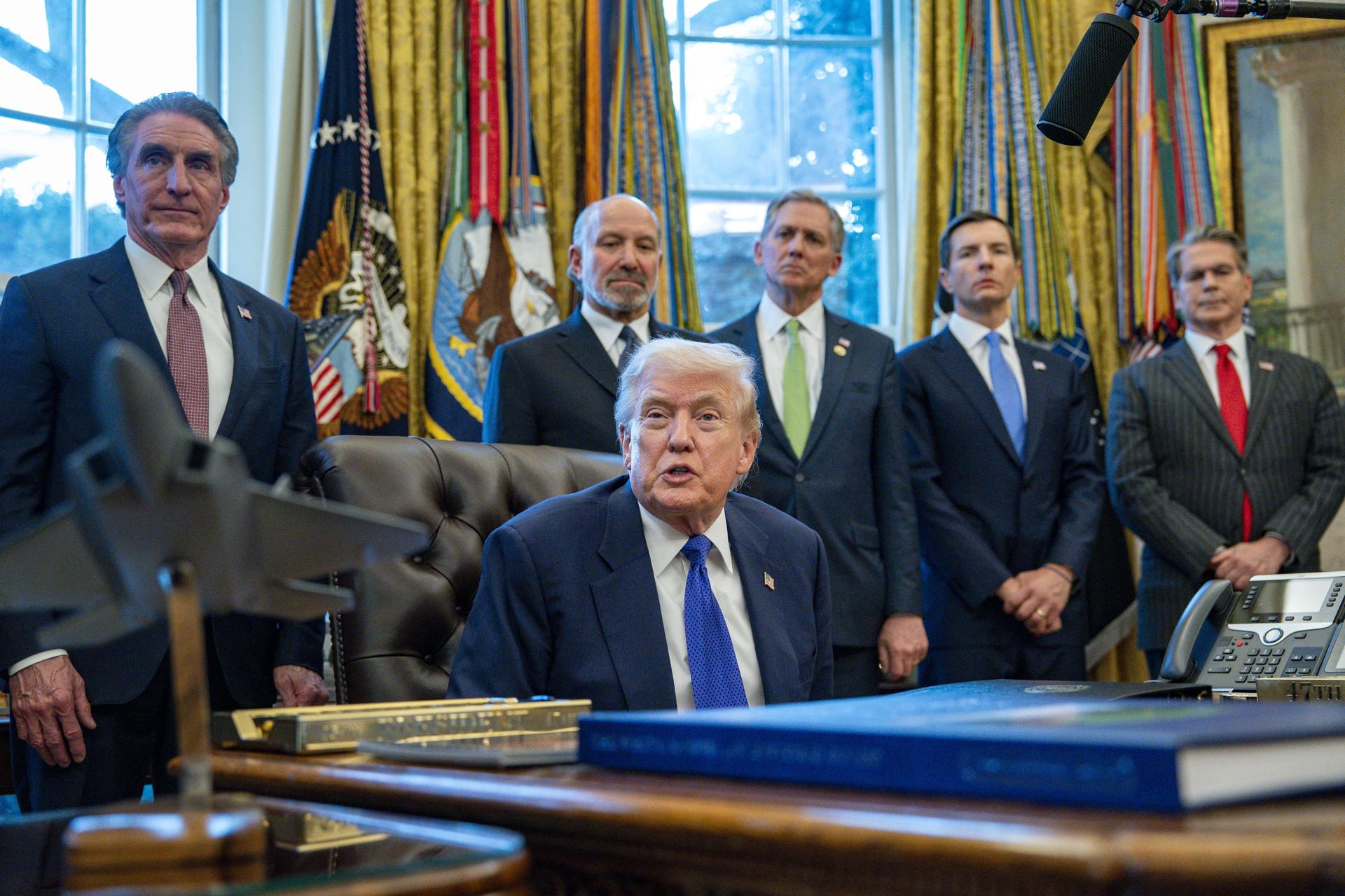 O presidente dos EUA, Donald Trump, durante lançamento do chamado “Projeto Vault”, que visa criar reserva de terras raras e minerais críticos.