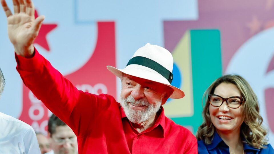 Lula diz que PT “não está com essa bola toda” e defende alianças fora da esquerda