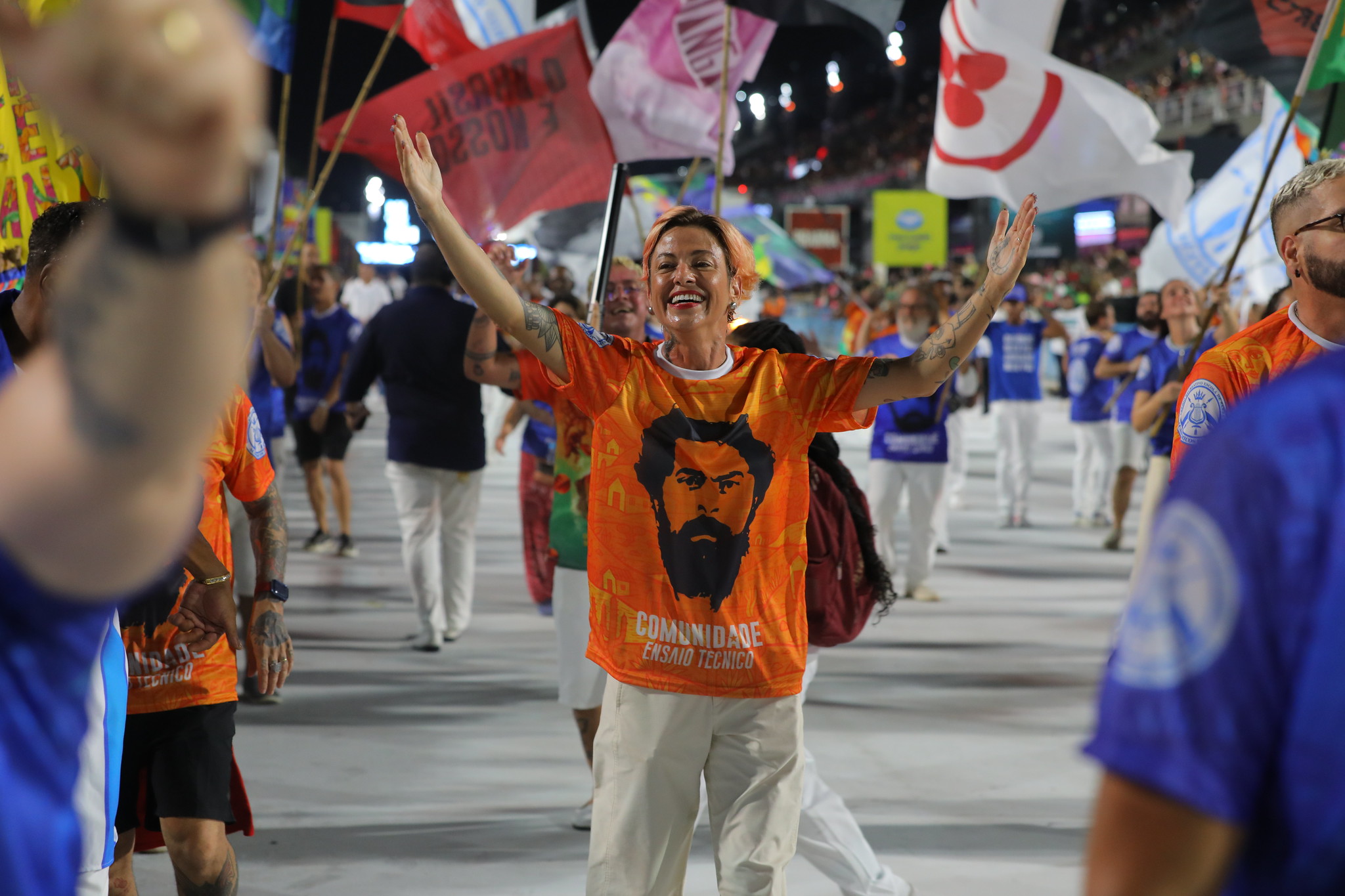 Damares questiona verba da Embratur para homenagem a Lula